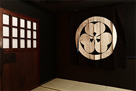 甲冑体験撮影の様子3